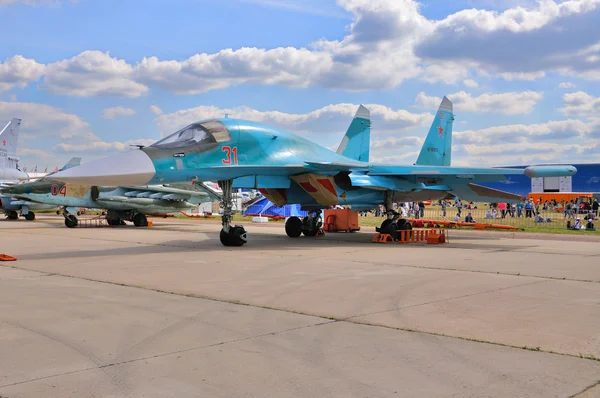 MOSCOW, RUSSIA - AUG 2015: strike fighter Su-34 Fullback present — 图库照片