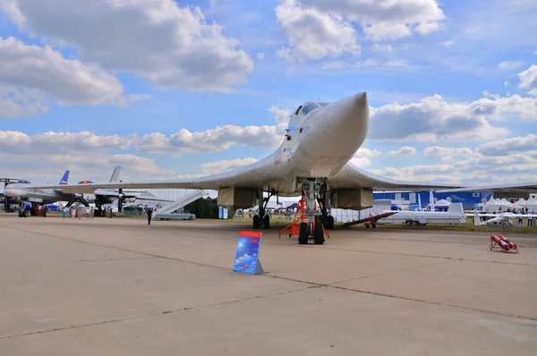 MOSCÚ, RUSIA - AGO 2015: bombardero estratégico pesado Tu-160 Blackja — Foto de Stock