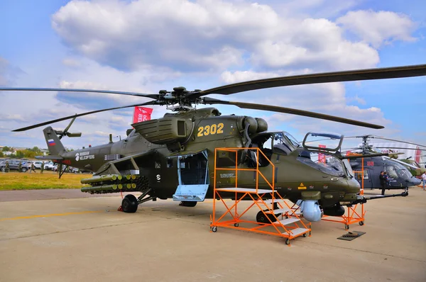 MOSCOW, RUSSIA - AUG 2015: attack helicopter Mi-24 Hind presente — Stockfoto