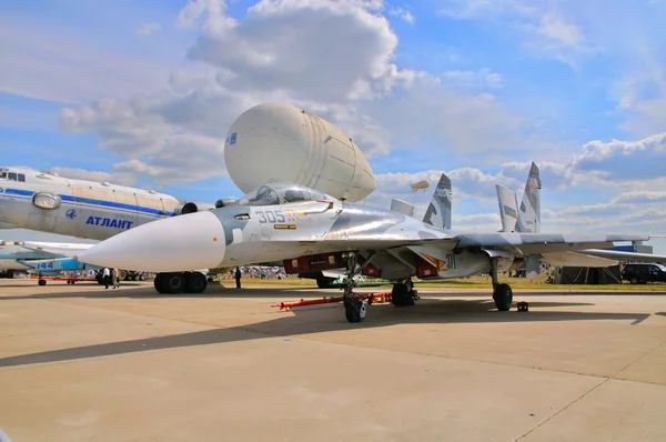 MOSCÚ, RUSIA - AGO 2015: Su-27 Flanker presentado en la 12ª M — Foto de Stock
