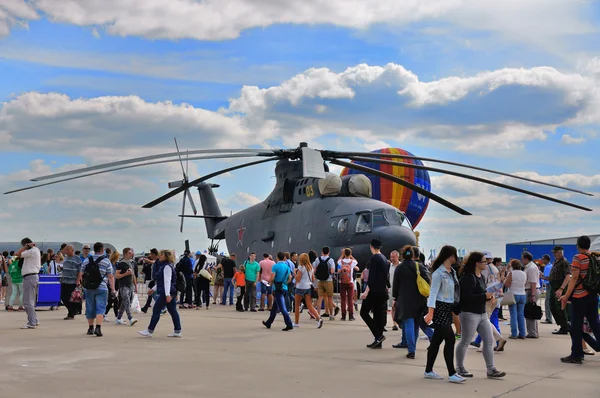 MOSCOW, RUSSIA - AUG 2015: transport helicopter Mi-26 Halo prese — Stock Photo, Image