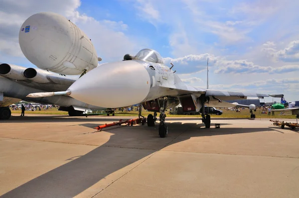 MOSCÚ, RUSIA - AGO 2015: Su-27 Flanker presentado en la 12ª M — Foto de Stock