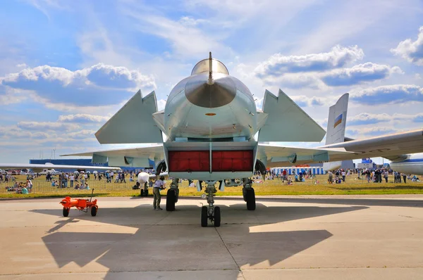 MOSCÚ, RUSIA - AGO 2015: aviones de combate multifunción MiG-1.44 LM — Foto de Stock
