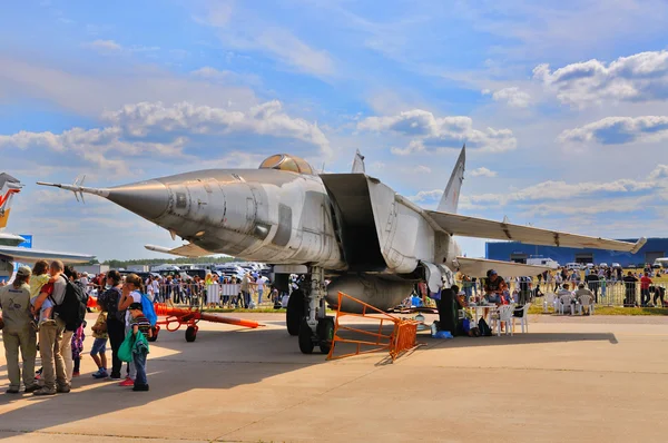 MOSCÚ, RUSIA - AGO 2015: interceptor supersónico MiG-25 Foxbat — Foto de Stock