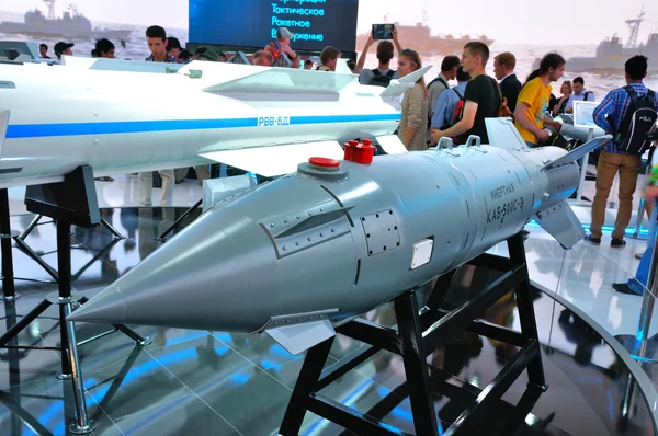 MOSCOW, RUSSIA - AUG 2015: guided bomb KAB-500S presented at the — Stockfoto