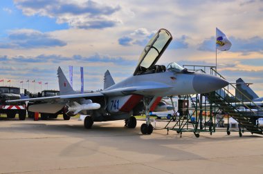 Moskova, Rusya - Ağustos 2015: savaş uçağı Mig-29 Fulcrum prese