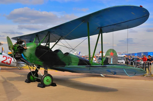 MOSCOW, RUSSIA - AUG 2015: general-purpose Soviet biplane Po-2 U — Stock Photo, Image