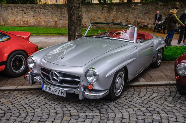 FULDA, GERMANY - MAI 2013: Mercedes-Benz 300SL cabrio roadster r — Zdjęcie stockowe