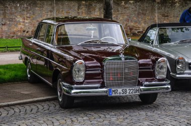 FULDA, GERMANY - MAI 2013: Mercedes-Benz 220 SE Limousine retro