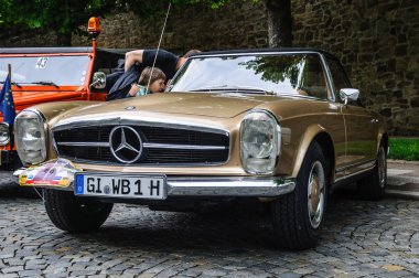 FULDA, GERMANY - MAI 2013: Mercedes-Benz 280 SL roadster retro c