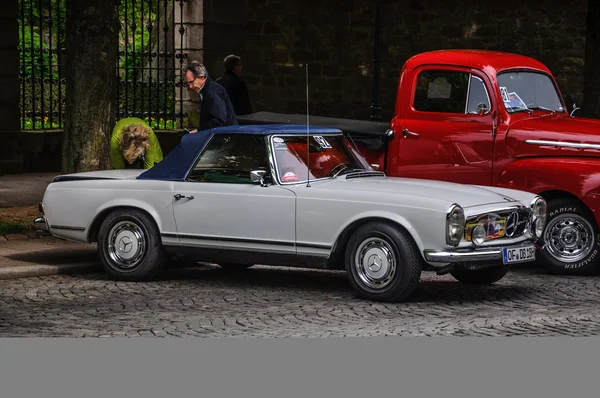 FULDA, GERMANY - MAI 2013: Mercedes-Benz 280 SL roadster retro c — Stock Photo, Image