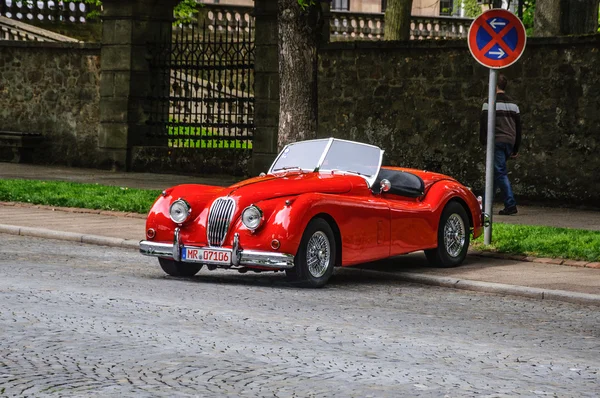 FULDA, GERMANY - MAI 2013: Jaguar XK120 carbio roadster retro ca — стокове фото