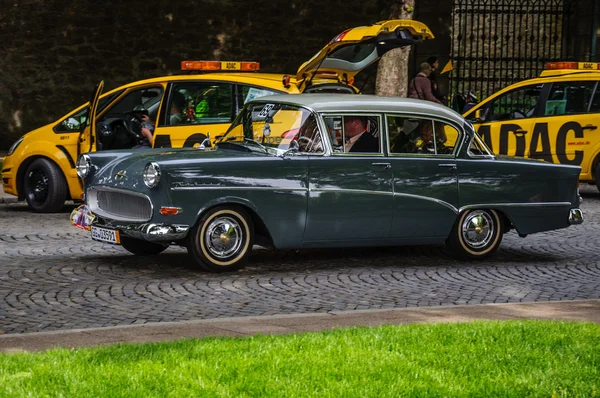 FULDA, ALEMANIA - MAI 2013: Opel Kapitan coche retro de lujo en Mai — Foto de Stock