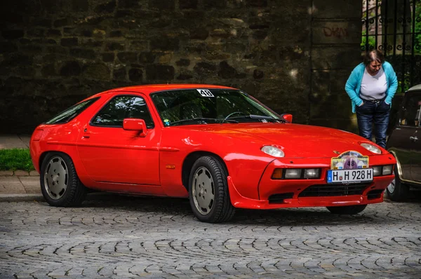 FULDA, ГЕРМАНИЯ - MAI 2013: Porsche 968 coupe sports retro car on — стоковое фото