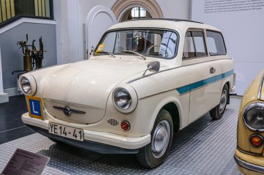 DRESDEN, GERMANY - MAI 2015: Trabant P 60 station wagen de Luxe
