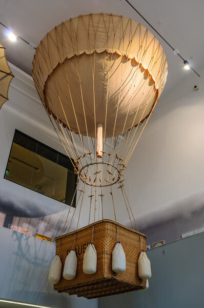 DRESDEN, GERMANY - MAI 2015: древний воздушный шар в Дрездене Transpor
