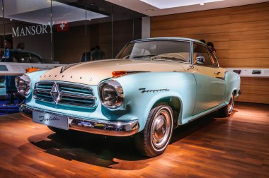 Frankfurt - Sept 2015: Borgward Isabella IAA stajyeri sundu