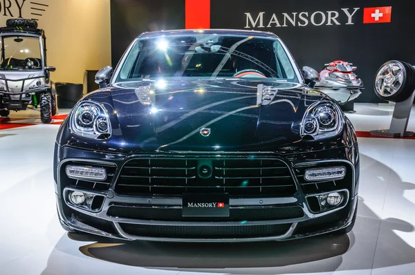 FRANKFURT - SEPTIEMBRE 2015: Porsche Macan Mansory presentado en IAA In — Foto de Stock