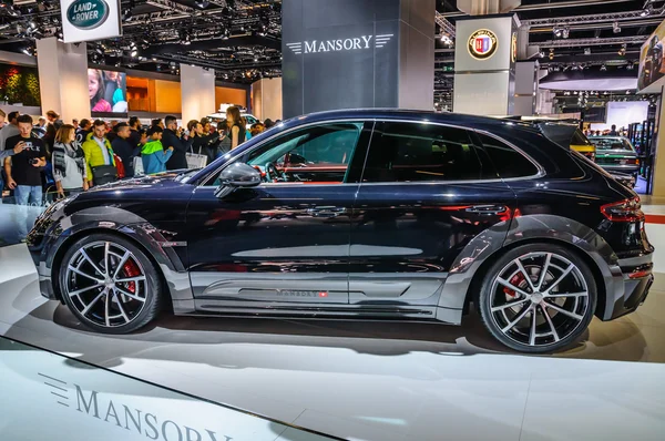 FRANKFURT - SEPT 2015: Porsche Macan Mansory apresentado no IAA In — Fotografia de Stock