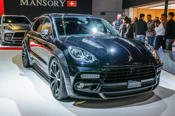 FRANKFURT - SEPTIEMBRE 2015: Porsche Macan Mansory presentado en IAA In — Foto de Stock