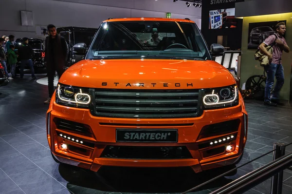 FRANKFURT - SEPTIEMBRE 2015: Crackpot Startech Range Rover pick-up tru — Foto de Stock