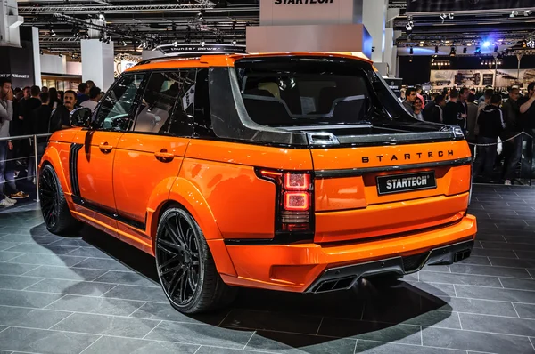 FRANKFURT - SEPT 2015: Crackpot Startech Range Rover pick-up tru — Stok Foto