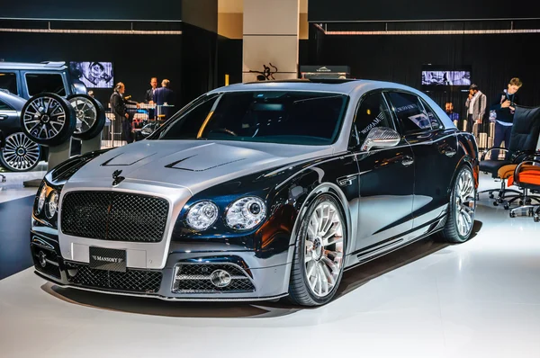 FRANKFURT - SEPTIEMBRE 2015: Presentación de Mansory Bentley Continental GTC — Foto de Stock