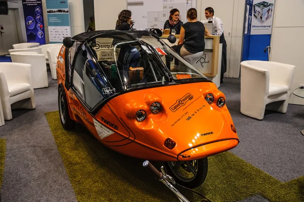 FRANKFURT - SEPTIEMBRE 2015: coche eléctrico Lipsia e Motion presentado en —  Fotos de Stock