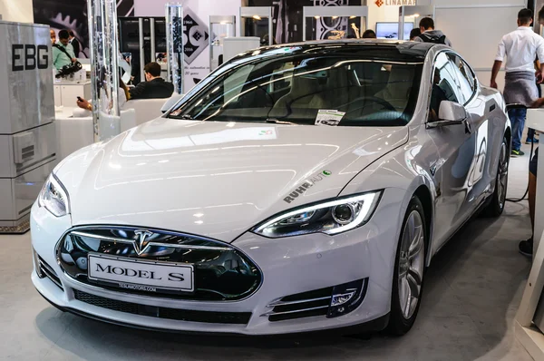 FRANKFURT - SEPT 2015: Tesla Model S presented at IAA Internatio — Stockfoto