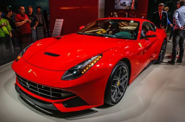 FRANKFURT - SEPTIEMBRE 2015: Ferrari F12berlinetta presentado en IAA In — Foto de Stock