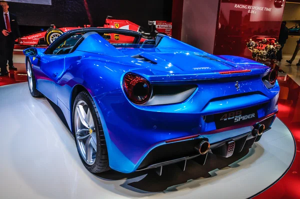 FRANKFURT - SEPTIEMBRE 2015: Ferrari 488 Spider presentado en el IAA Inter — Foto de Stock