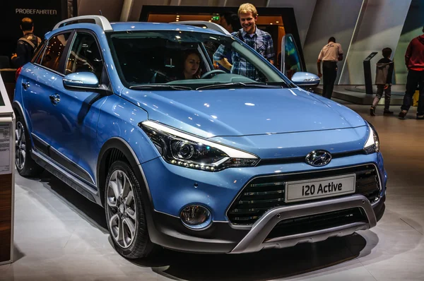 FRANKFURT - SEPT 2015: Hyundai i20 Active presented at IAA Inter — Stockfoto