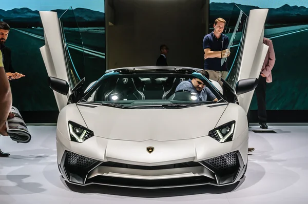 ФРАНКФУРТ - SEPT 2015: Lamborghini AVENTADOR LP 700-4 ROADSTER p — стоковое фото