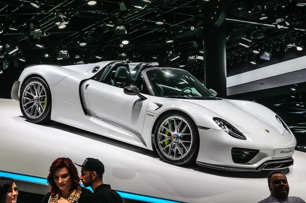 FRANKFURT - SEPT 2015: Porsche 918 Spyder presented at IAA Inter — Stok fotoğraf