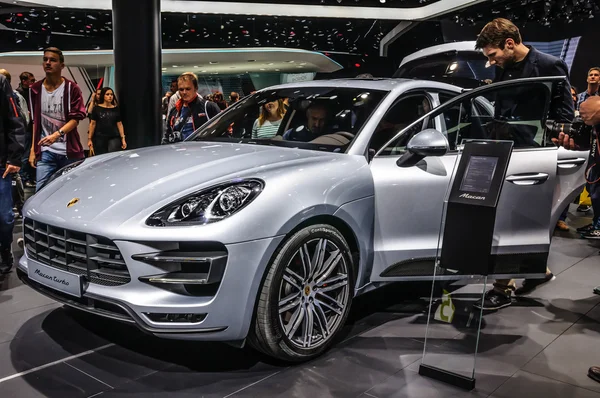 FRANKFURT - SEPT 2015: Porsche Macan Turbo presentado en IAA Inte — Foto de Stock