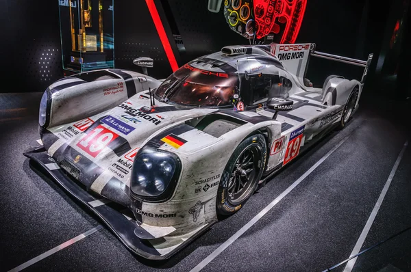 FRANKFURT - SEPT 2015: Porsche 919 Hybrid presented at IAA Inter — 图库照片