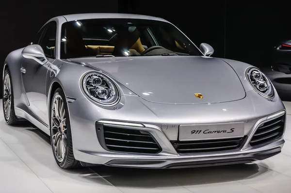 FRANKFURT - SEPTIEMBRE 2015: Porsche 911 991 Carrera S coupe presentado — Foto de Stock