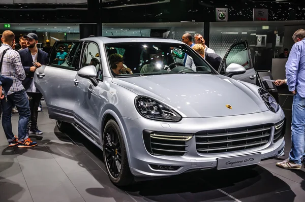 FRANKFURT - SEPT 2015: Porsche 958 Cayenne GTS apresentado no IAA Imagens De Bancos De Imagens