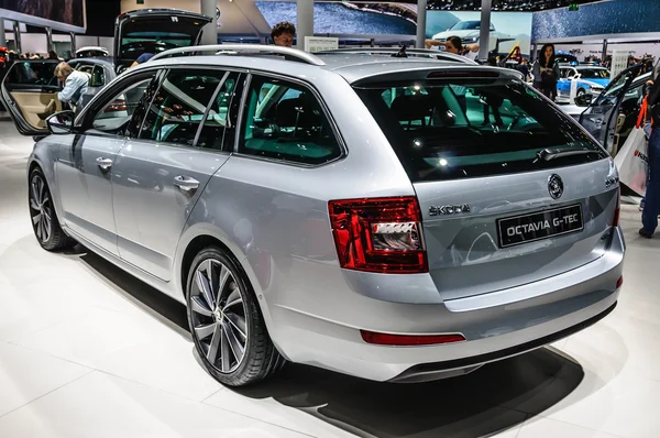 FRANKFURT - SEPT 2015: Skoda Octavia G-Tec presented at IAA Inte — Stockfoto