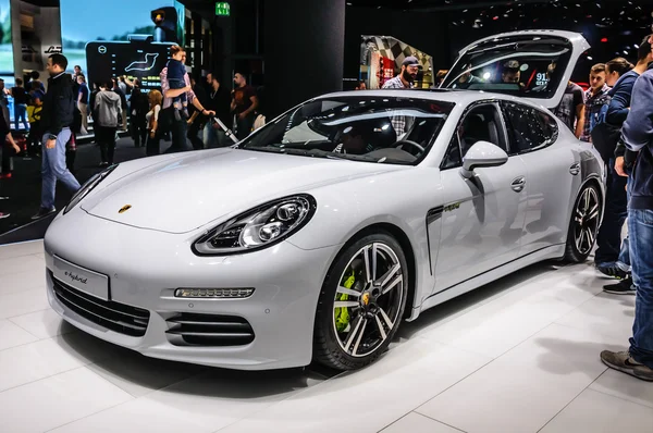 FRANKFURT - SEPT 2015: Porsche 970 Panamera e-hybrid presented a — Stock Photo, Image