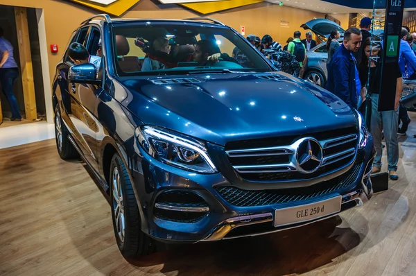 FRANKFURT - SEPTIEMBRE 2015: Mercedes-Benz GLE 250 d presentado en la IAA — Foto de Stock