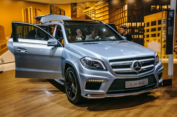 FRANKFURT - SEPT 2015: Mercedes-Benz GL 500 4MATIC presented at — Stock Photo, Image