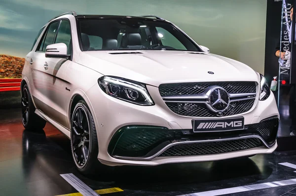 FRANKFURT - SEPTIEMBRE 2015: Mercedes-Benz AMG GLE 63 presentada en la IAA — Foto de Stock