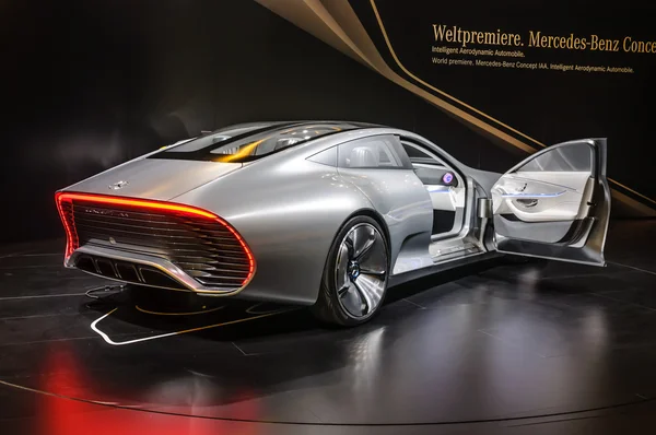 Frankfurt - september 2015: Mercedes-Benz konceptet Iaa presenteras vid Ia — Stockfoto