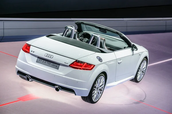 FRANKFURT - SEPT 2015: Audi TT 2.0 TDI Ultra cabrio presented at — Zdjęcie stockowe