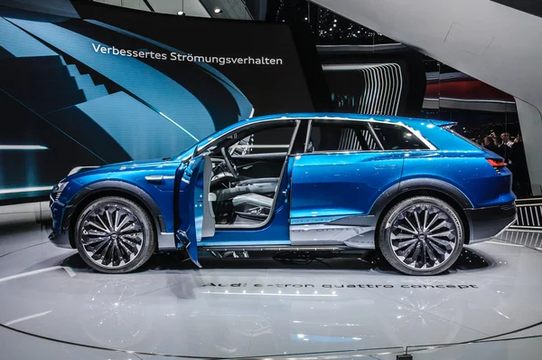 FRANKFURT - SEPT 2015: Audi E-Tron Quattro Concept นําเสนอที่ — ภาพถ่ายสต็อก