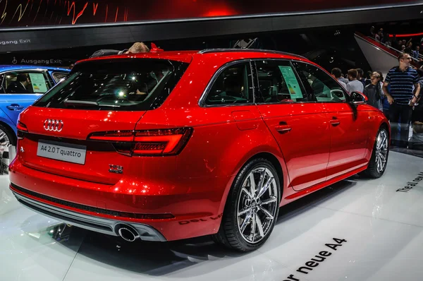 FRANKFURT - SEPT 2015: Audi A4 3.0 ทีดีเอ็นเอนําเสนอที่ IAA — ภาพถ่ายสต็อก