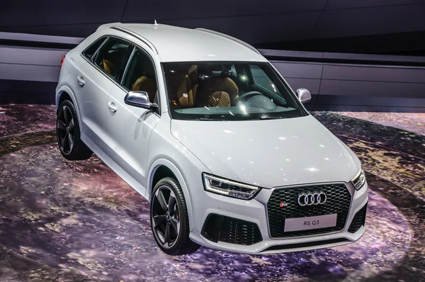 FRANKFURT - SEPTIEMBRE 2015: Audi RS Q3 presentado en IAA International — Foto de Stock