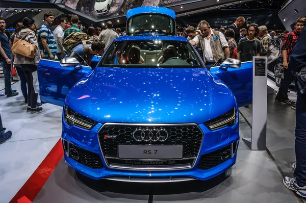 FRANKFURT - SEPT 2015: Audi RS 7 presented at IAA International — ストック写真