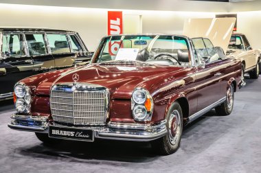 FRANKFURT - SEPT 2015: BRABUS Classic Mercedes-Benz 280 SE 3.5 C
